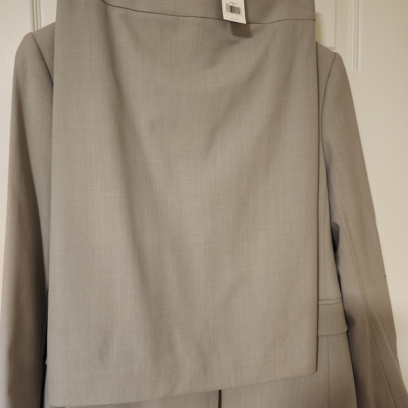 Banana Republic Light Gray Blazer - Picture 3 of 4